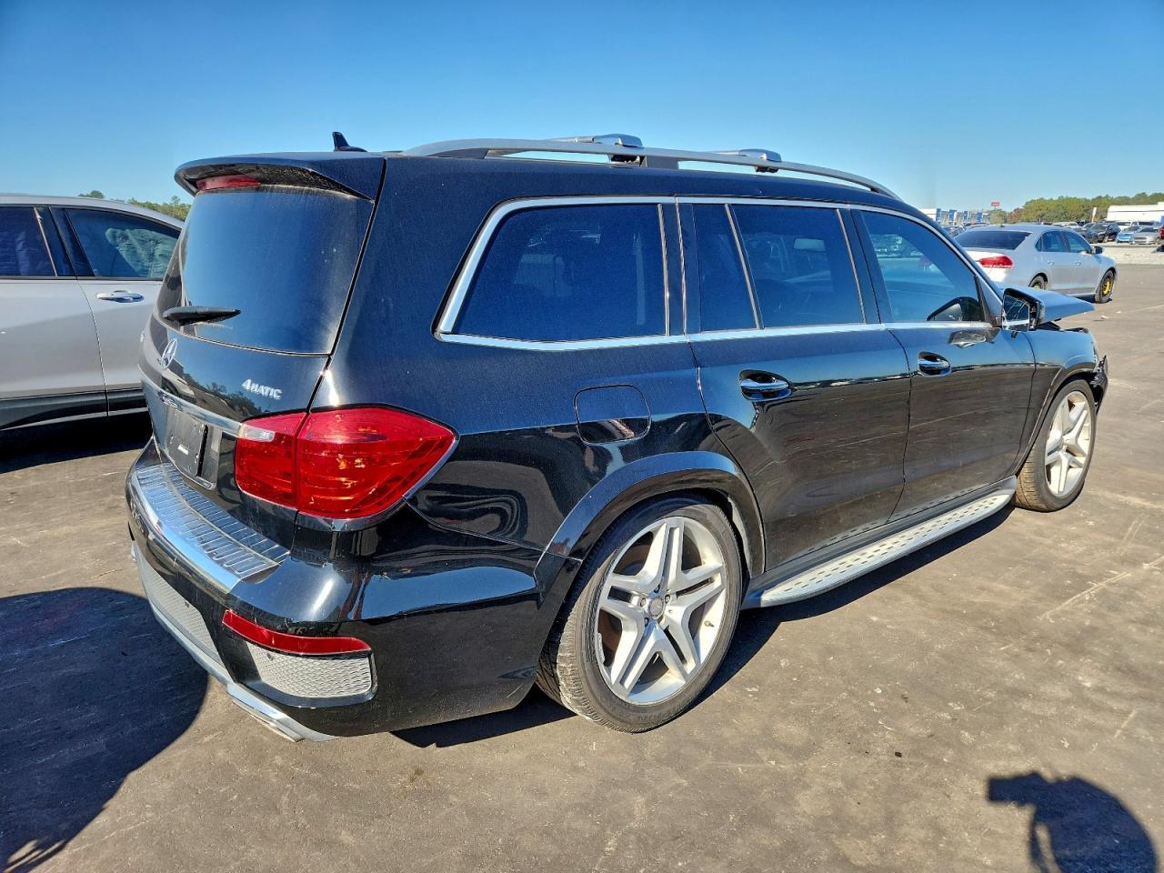 2016 Mercedes-Benz Gl 550 4Matic - Image 3