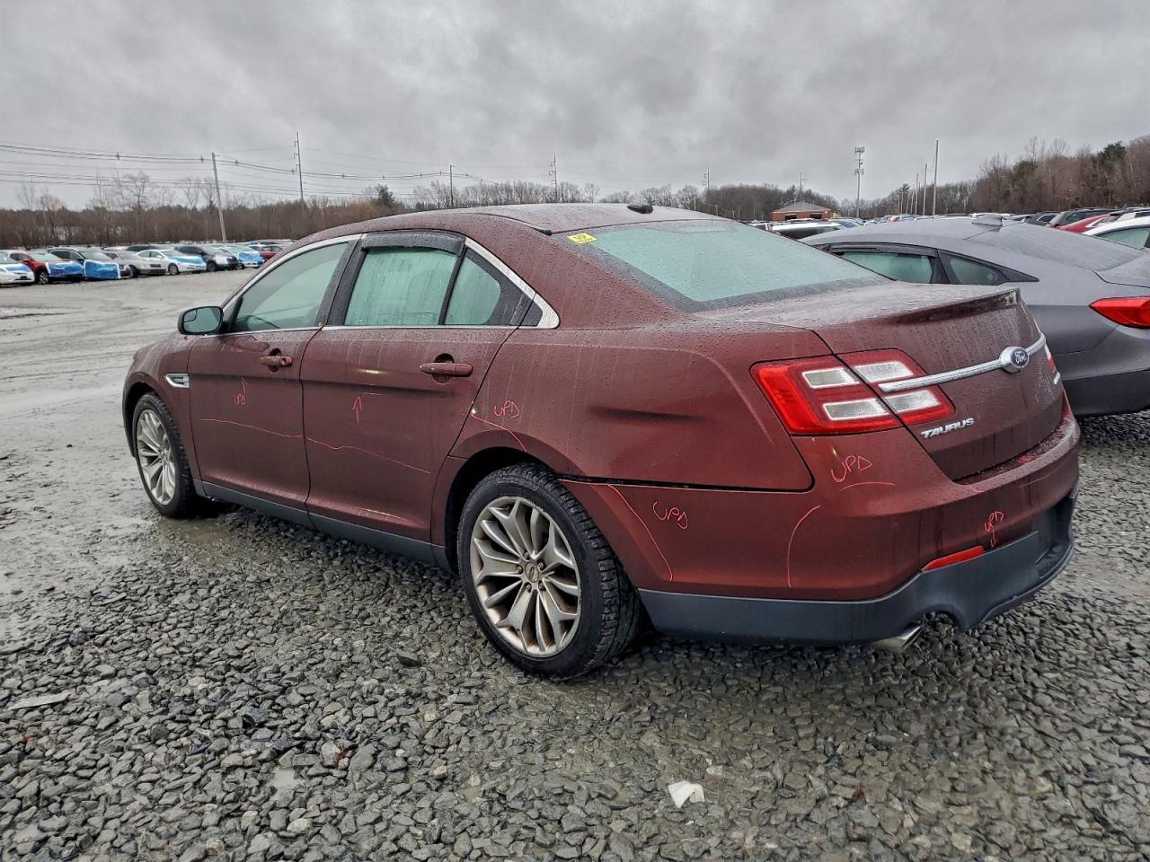 2015 Ford Taurus Limited - Фото 2