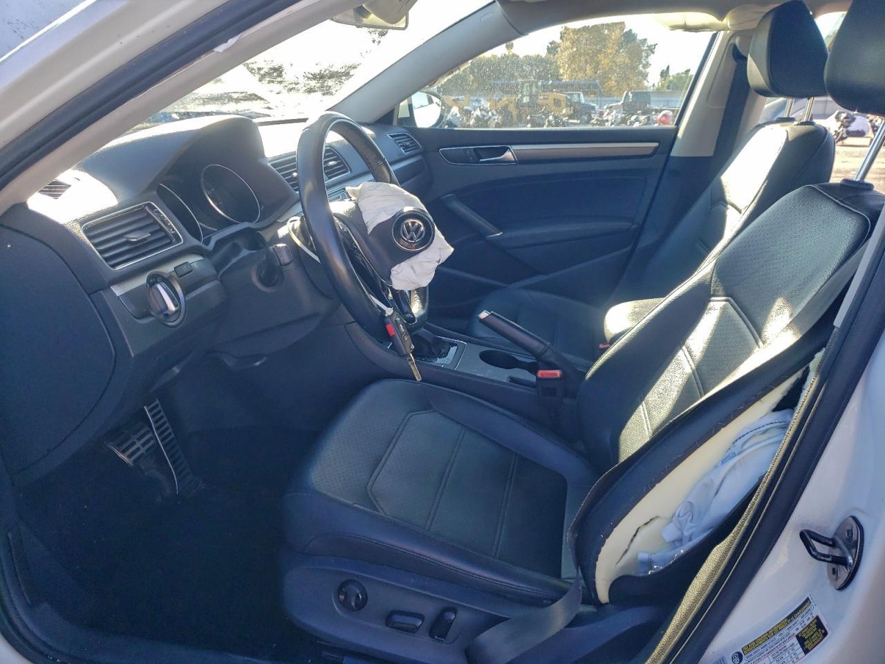 2017 Volkswagen Passat R-Line - Фото 7