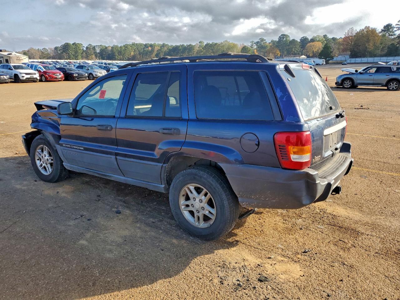 2004 Jeep Grand Cherokee Laredo - Image 2