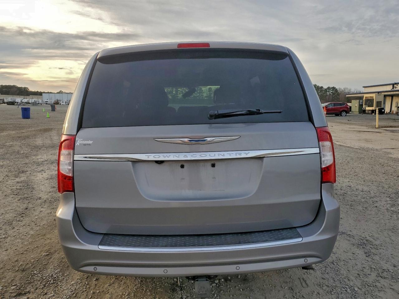 2015 Chrysler Town & Country Touring L - Фото 6
