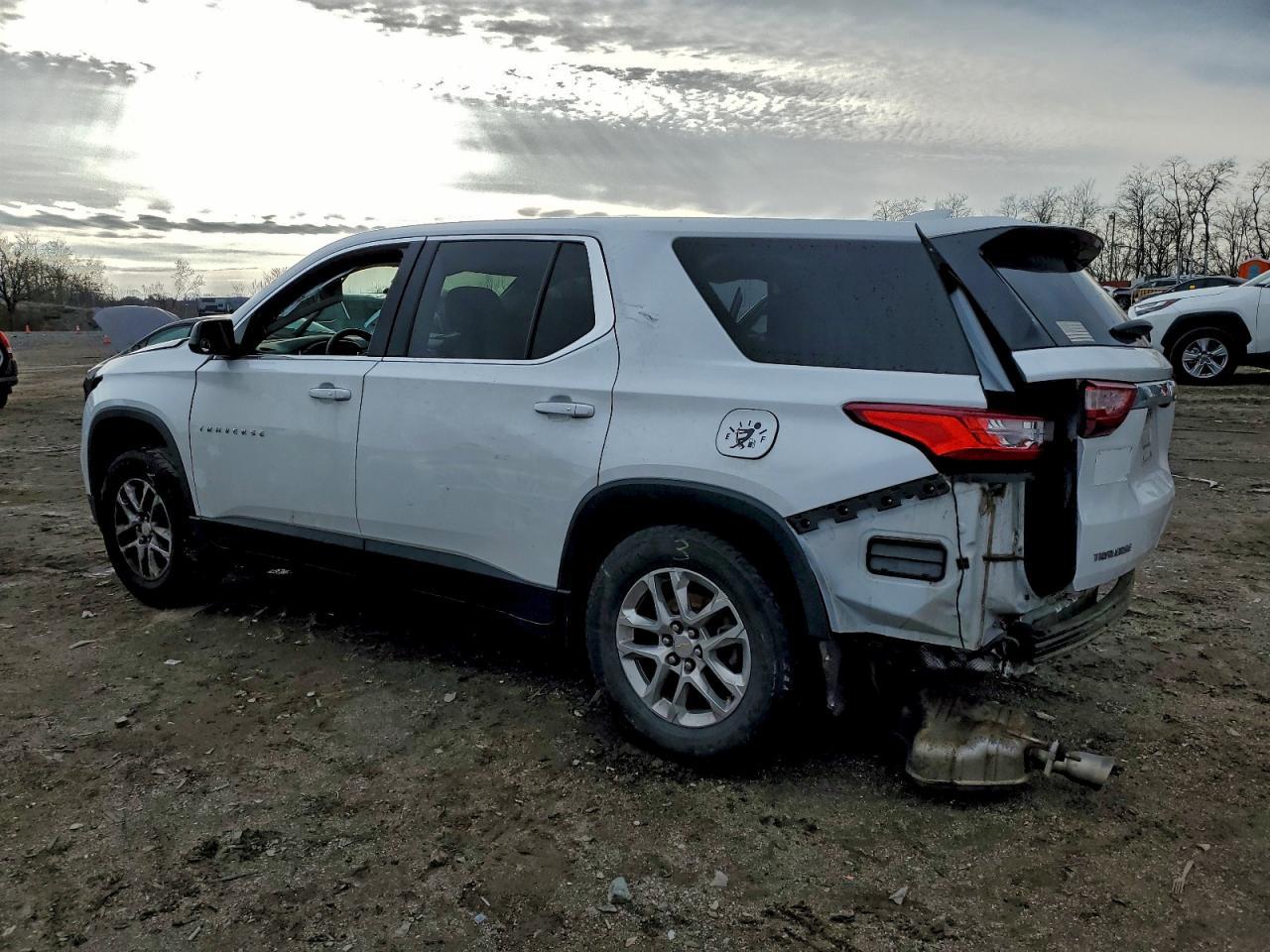 2021 Chevrolet Traverse Ls - Image 2