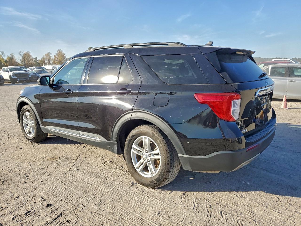 2023 Ford Explorer Xlt - Фото 2