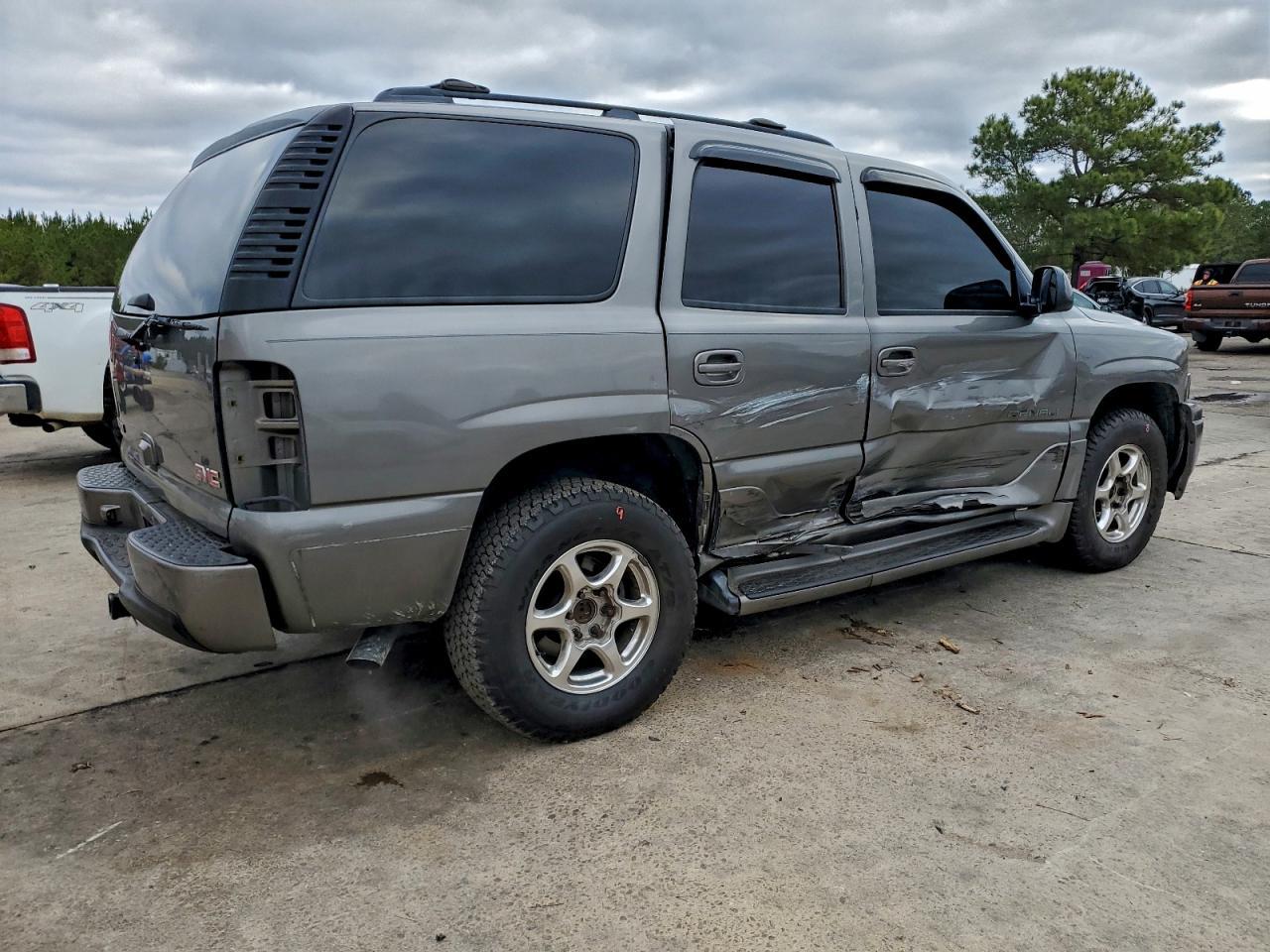 2006 GMC Yukon Denali - Фото 3