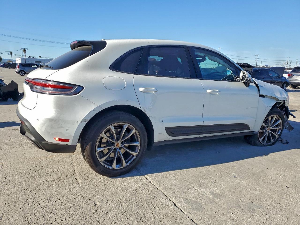 2024 Porsche Macan Base - Image 3