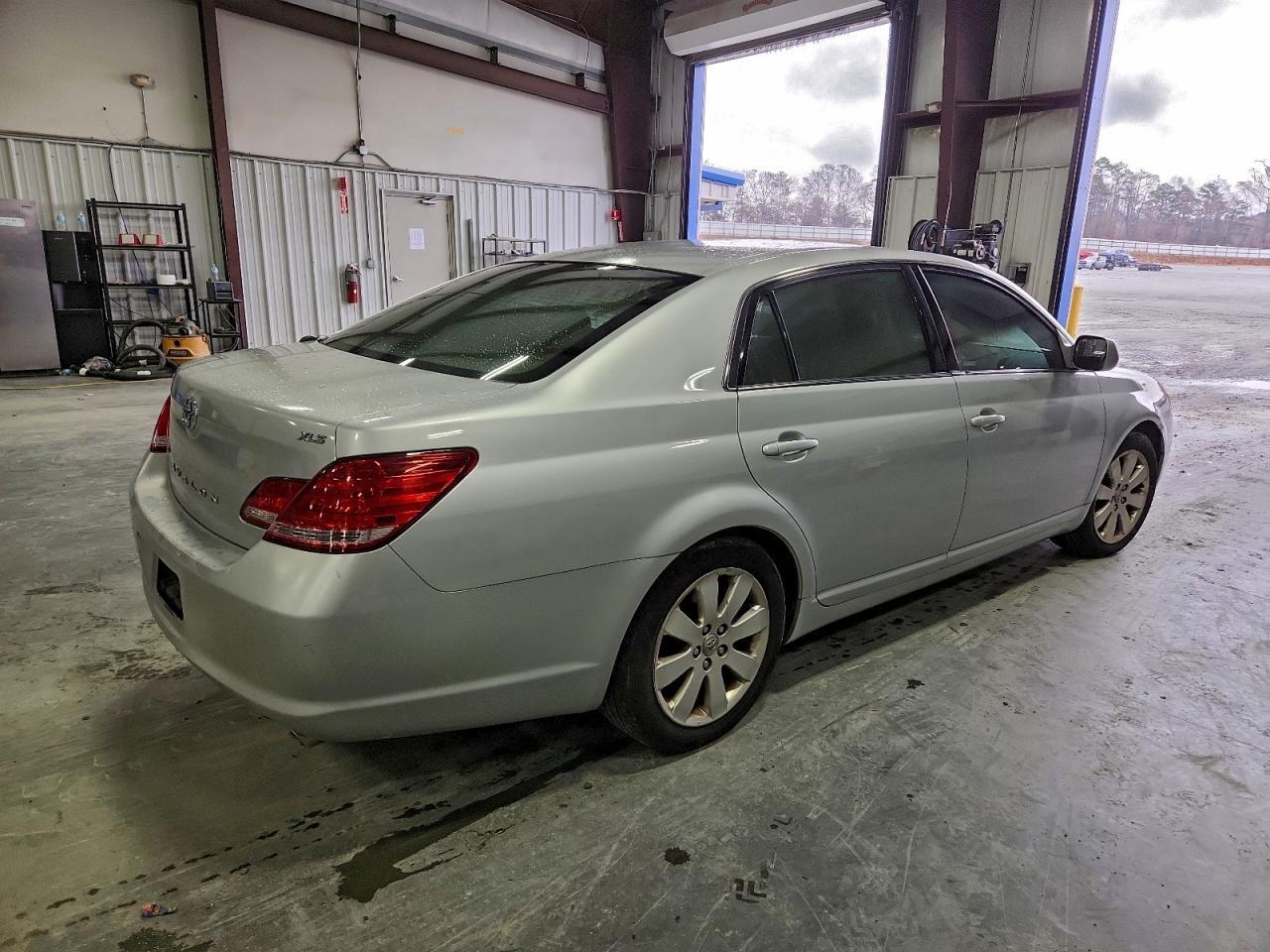 2006 Toyota Avalon Xl - Image 3