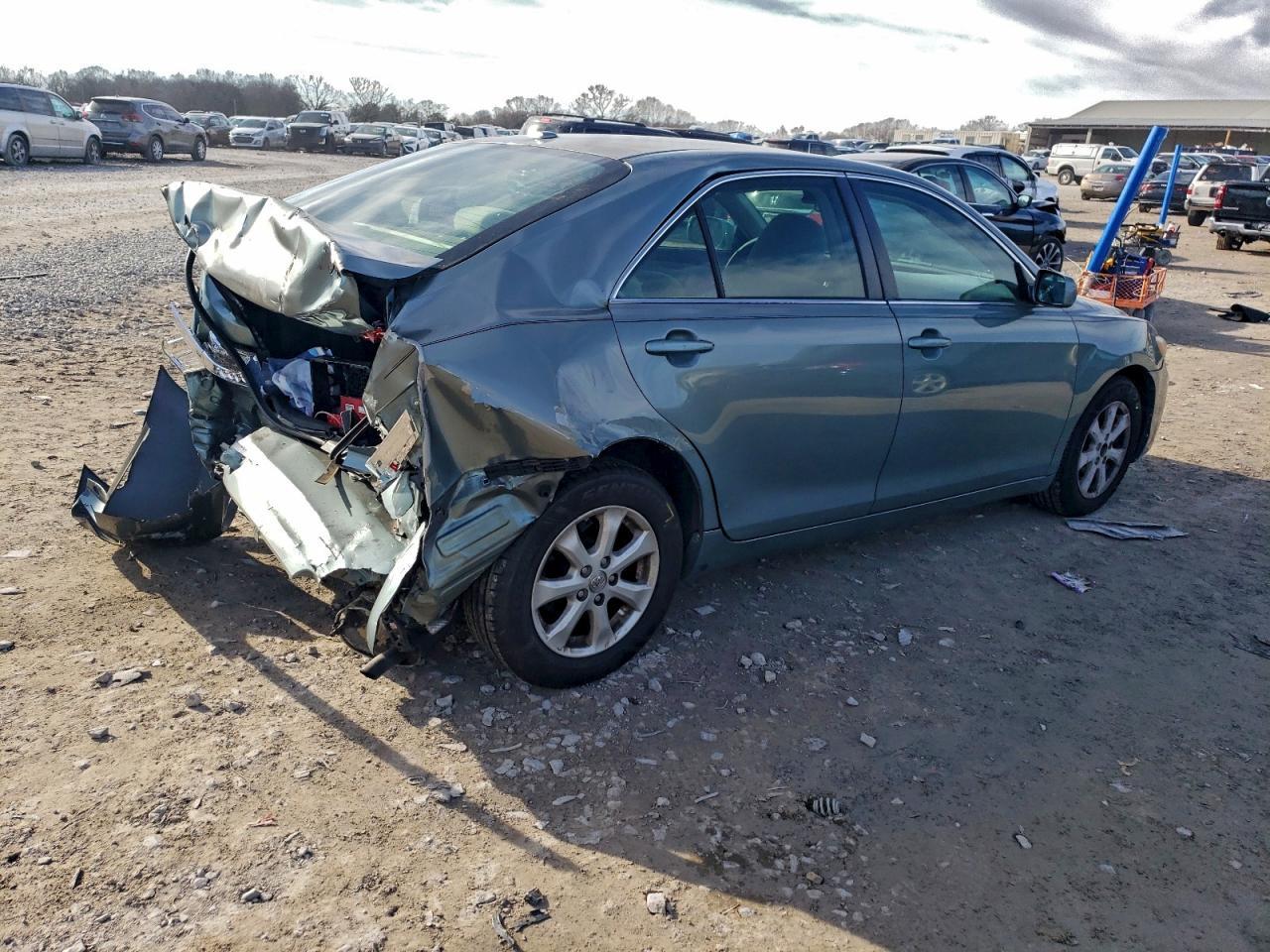 2011 Toyota Camry Base - Фото 3
