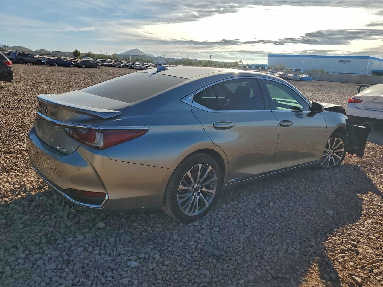 2020 Lexus Es 300H - Фото 3