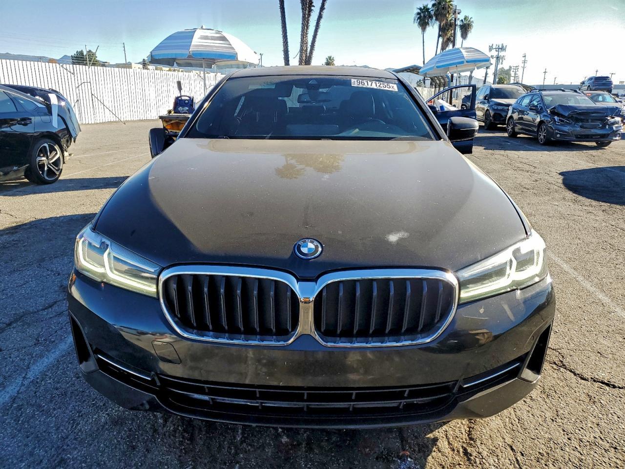 2023 BMW 530E - Фото 5