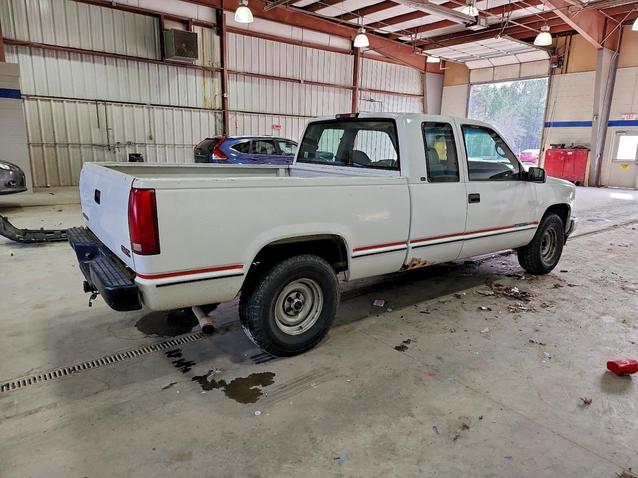 1998 GMC Sierra C1500 - Image 3