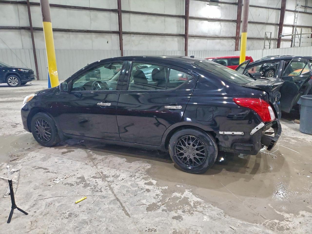 2014 Niss Versa - Фото 2