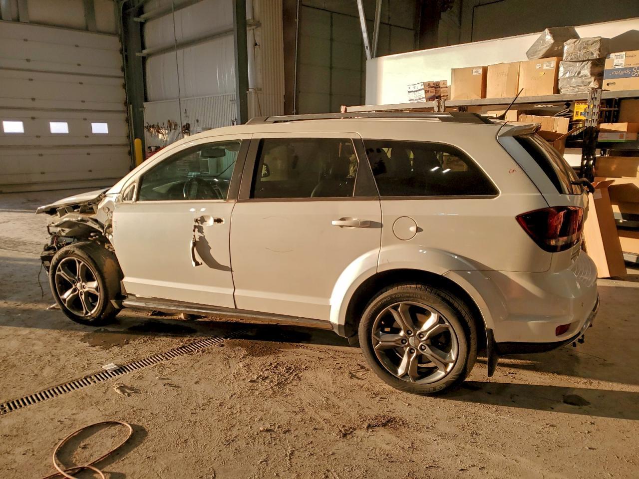 2017 Dodge Journey Crossroad - Image 2