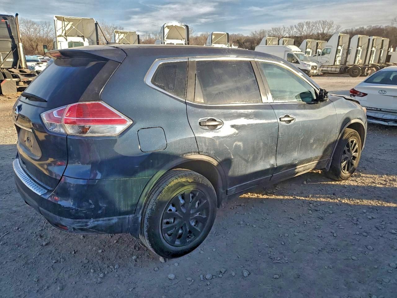 2016 Nissan Rogue S - Image 3