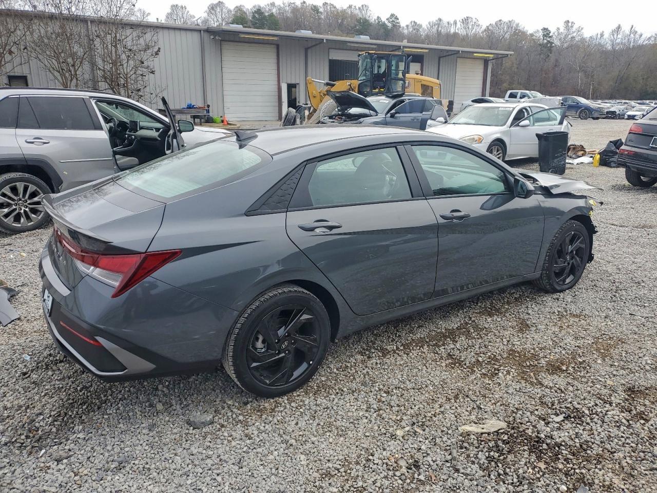 2026 Hyundai Elantra Sel Sport - Image 3