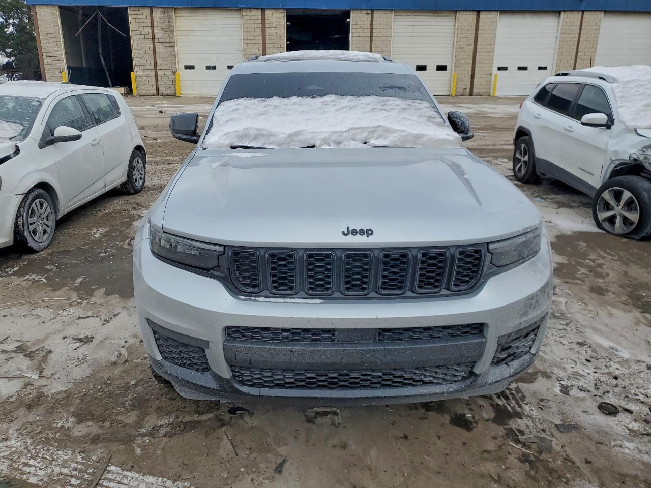 2023 Jeep Grand Cherokee L Laredo - Image 5