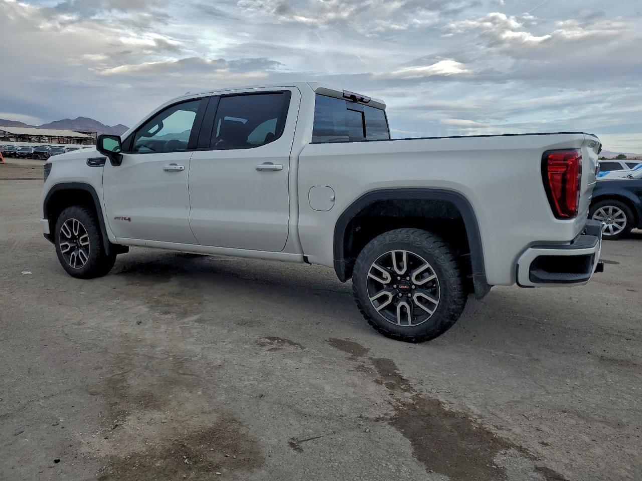 2025 GMC Sierra K1500 At4 - Фото 2