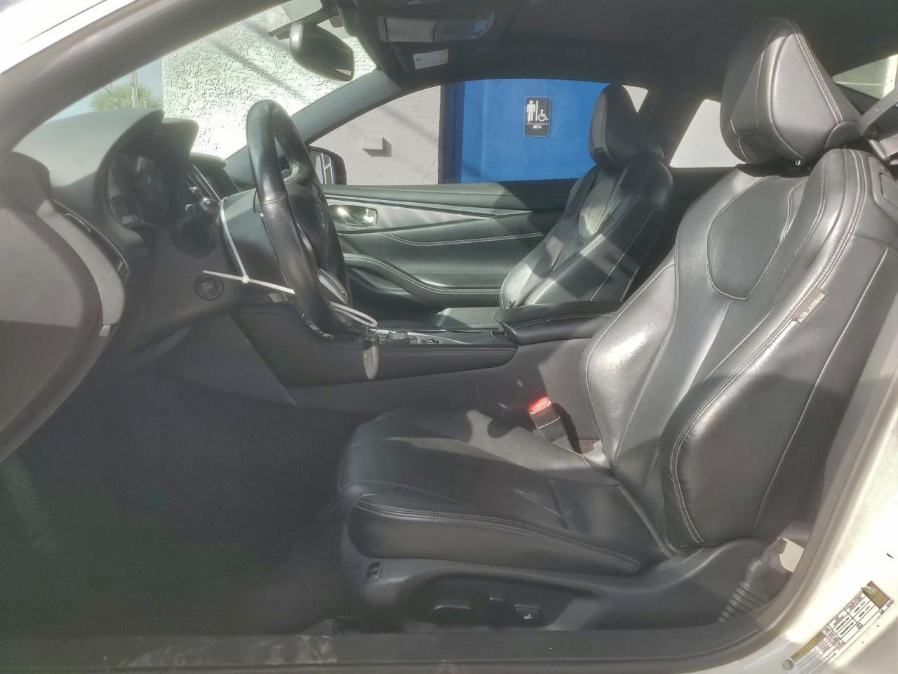 2018 Infiniti Q60 Luxe 300 - Image 7