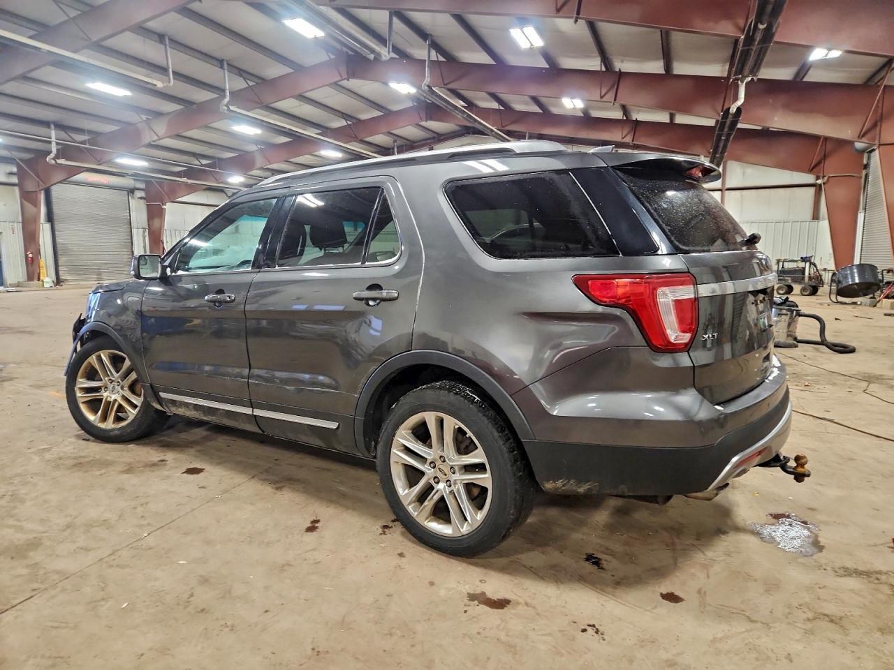 2016 Ford Explorer Xlt - Фото 2