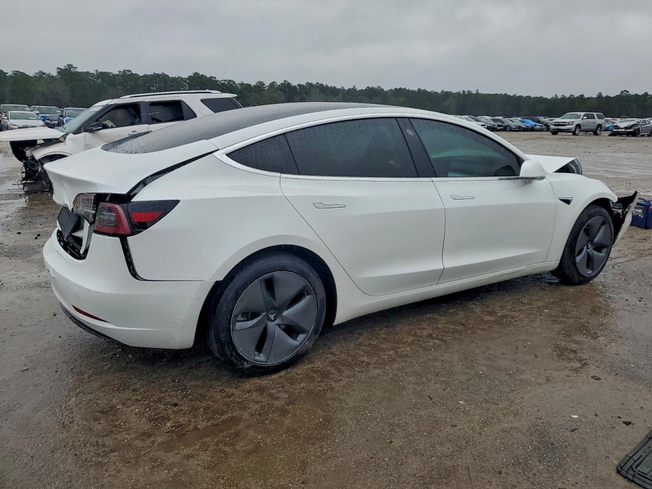 2020 Tesla Model 3 - Фото 3