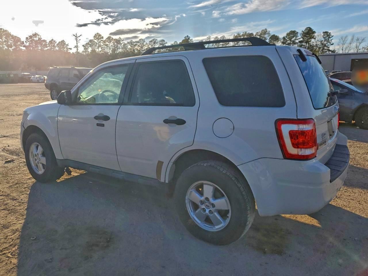 2011 Ford Escape Xlt - Фото 2