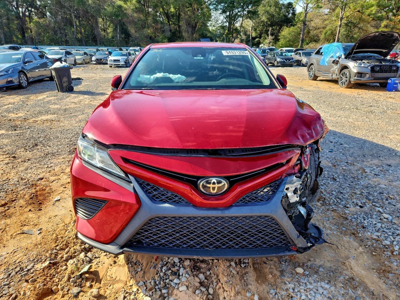 2020 Toyota Camry Se - Фото 5