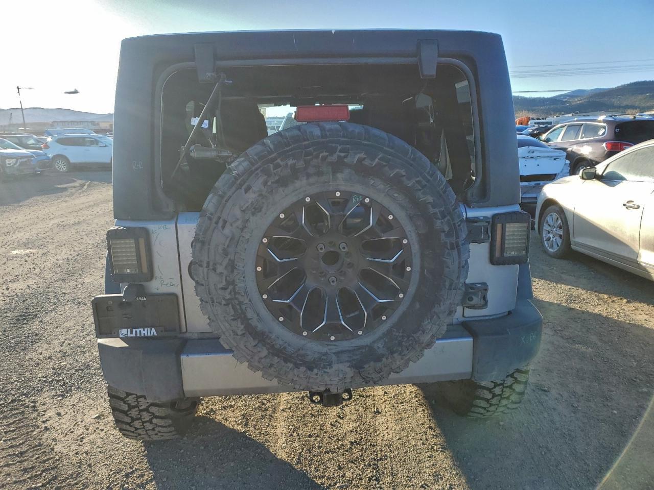 2017 Jeep Wrangler Unlimited Sahara - Image 6