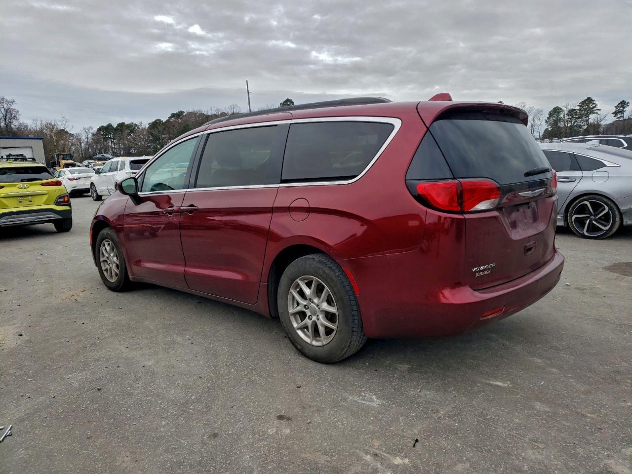 2020 Chrysler Voyager Lxi - Фото 2