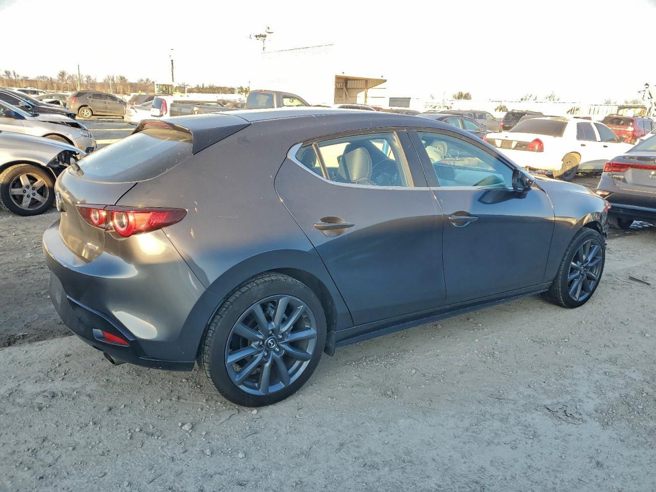 2023 Mazda 3 Preferred - Фото 3