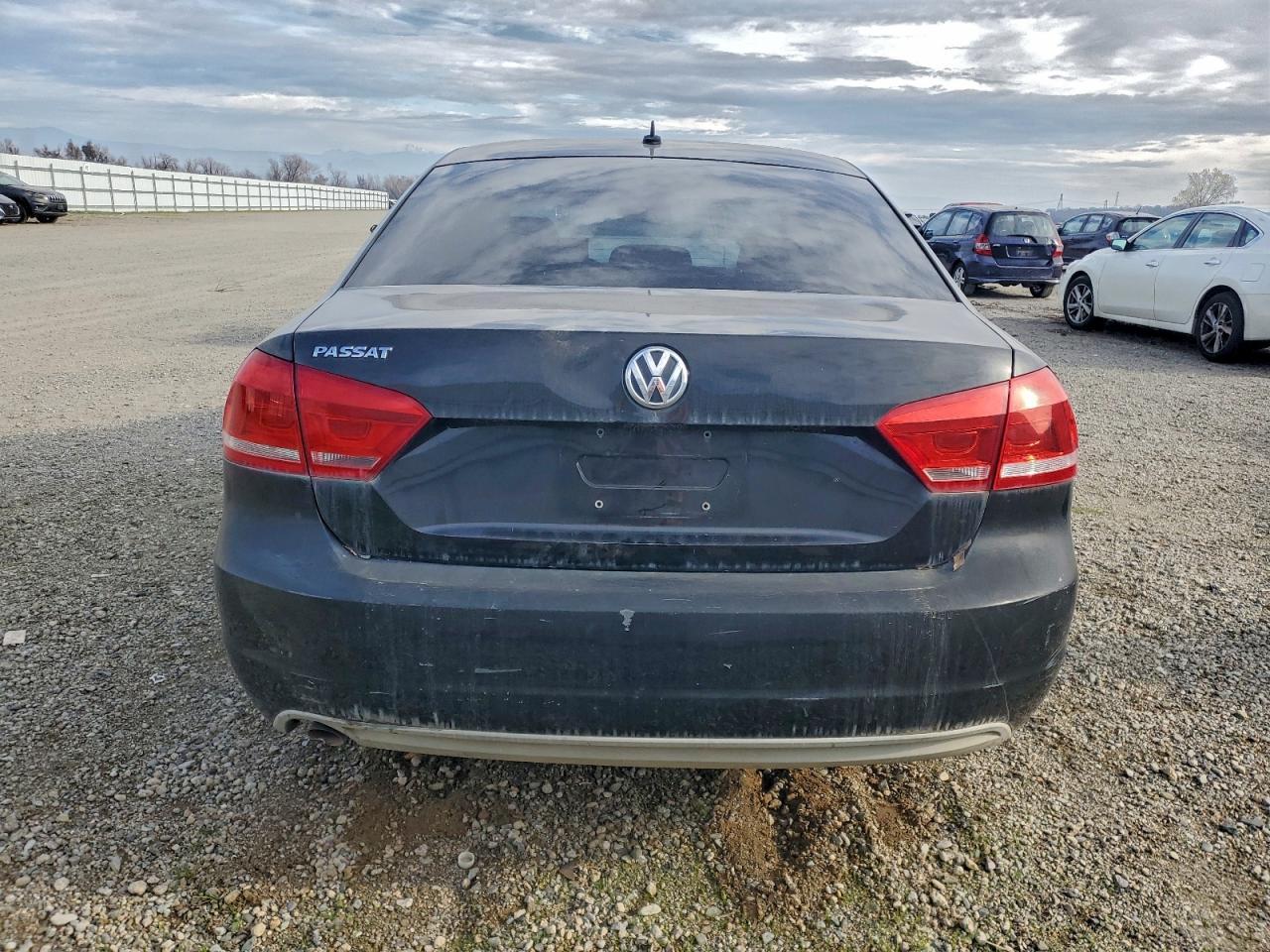 2012 Volkswagen Passat S - Фото 6