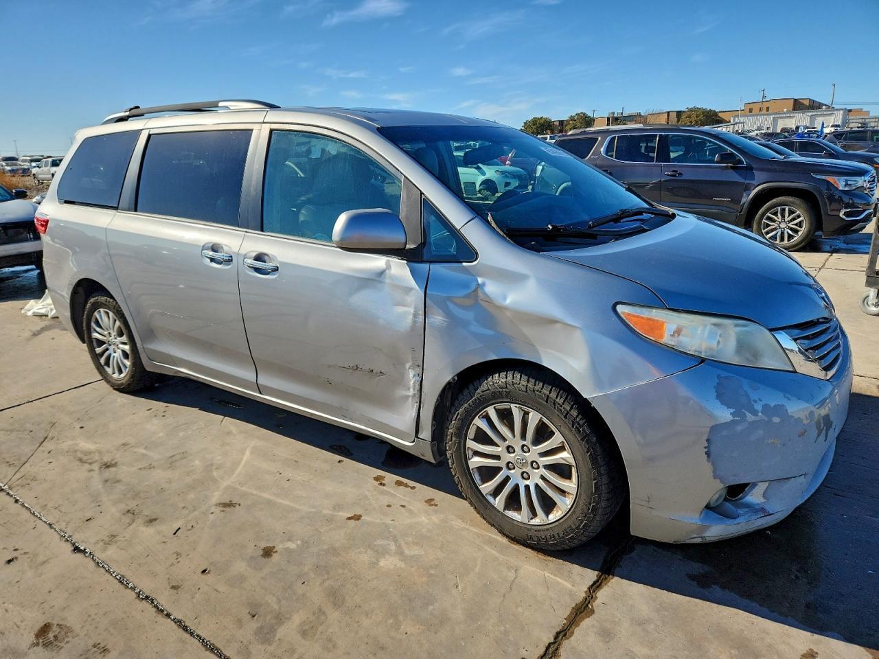 2016 Toyota Sienna Xle 8-Passenger - Image 4
