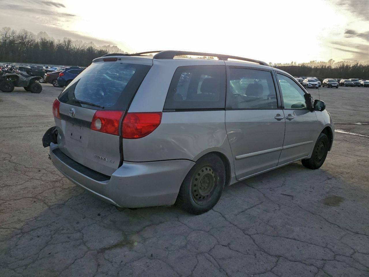 2006 Toyota Sienna Ce 7 Passenger - Image 3