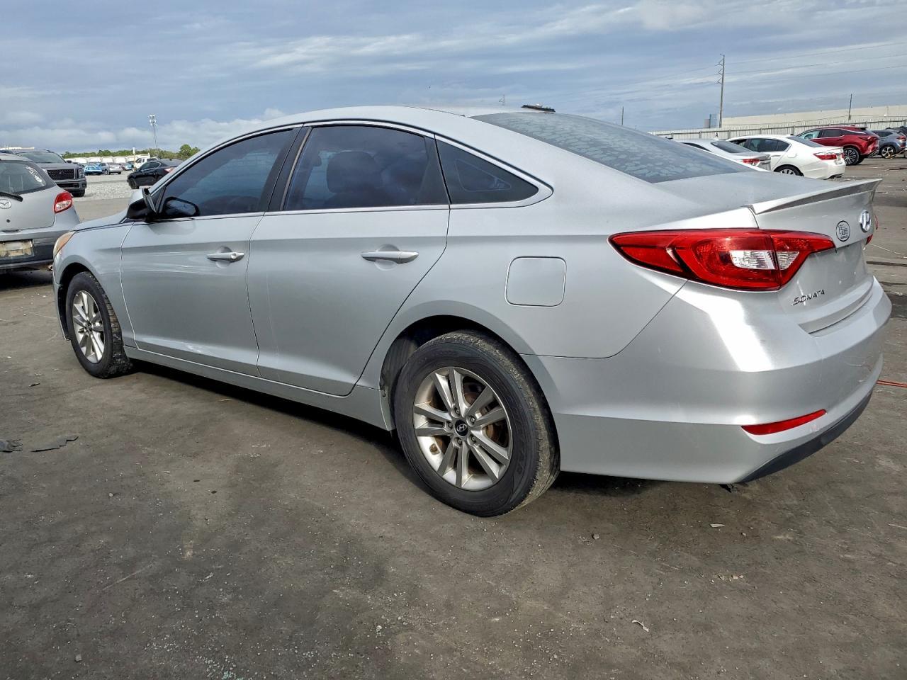 2016 Hyundai Sonata Se - Image 2