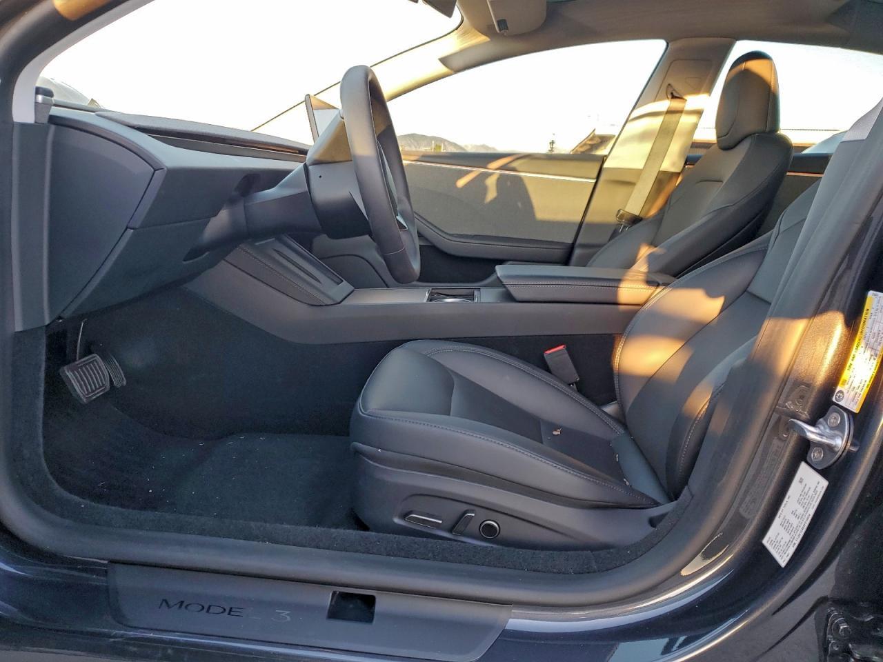 2025 Tesla Model 3 - Фото 7