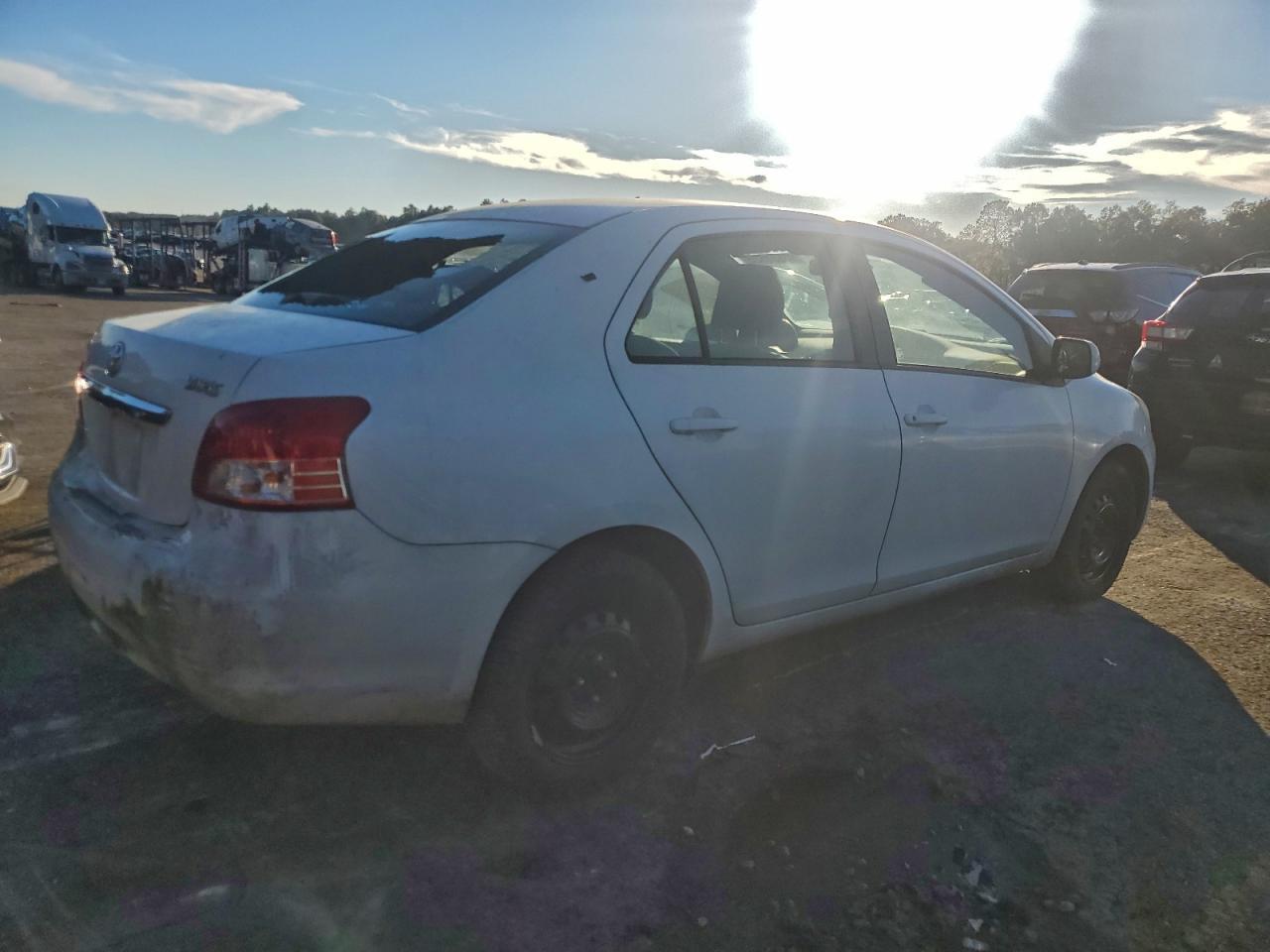 2011 Toyota Yaris - Фото 3
