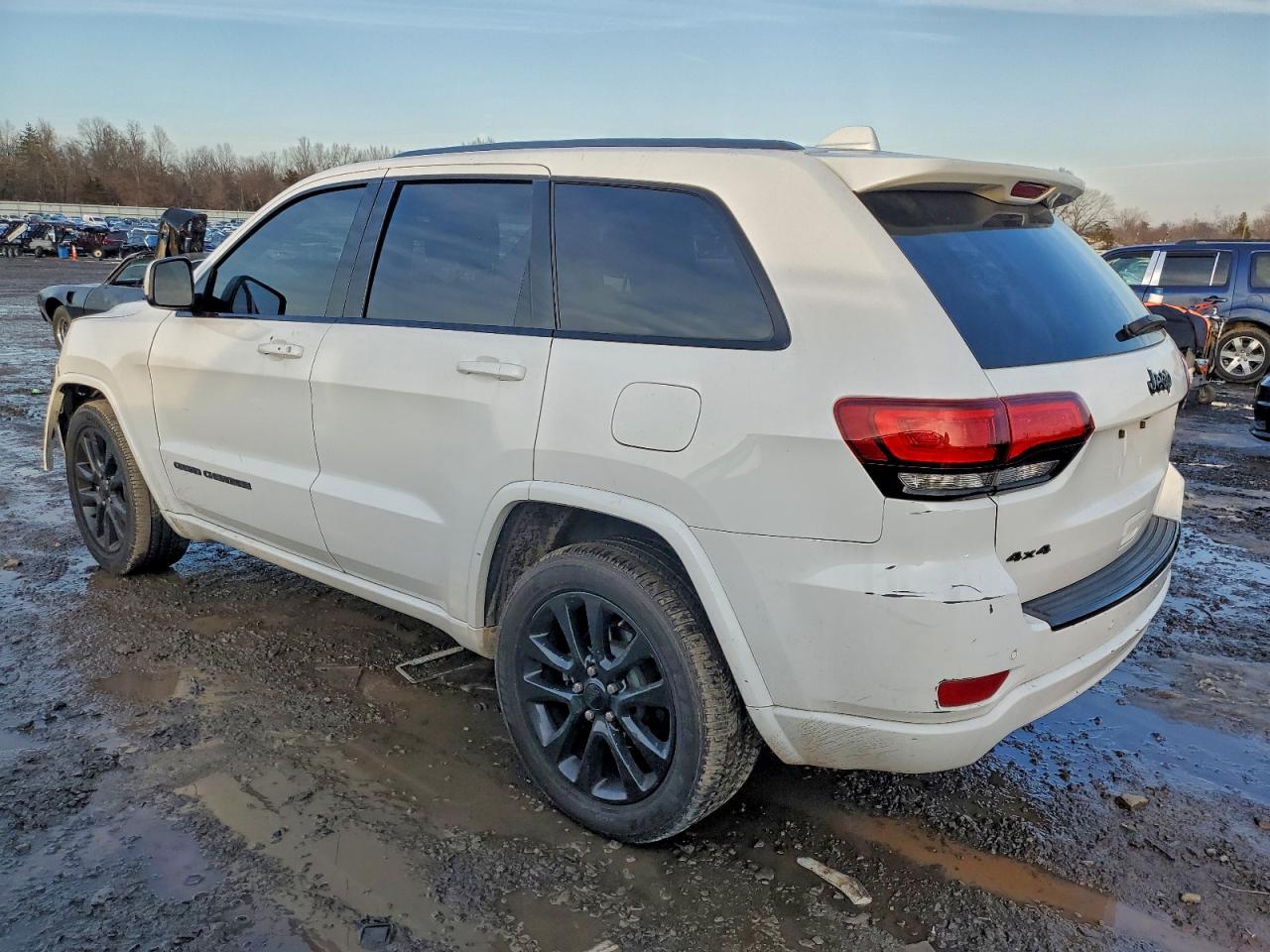 2017 Jeep Grand Cherokee Laredo - Image 2