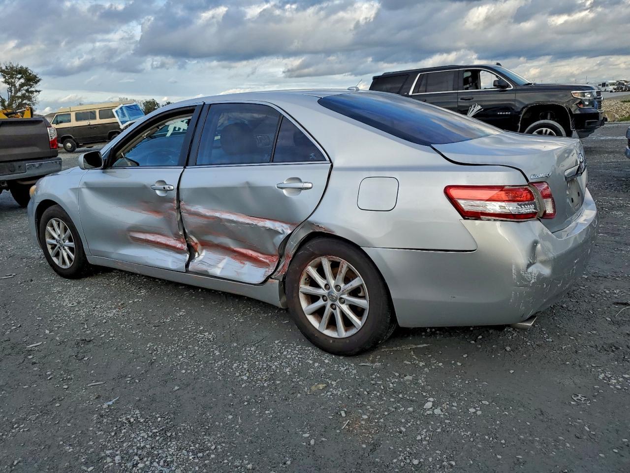 2010 Toyota Camry Se - Image 2
