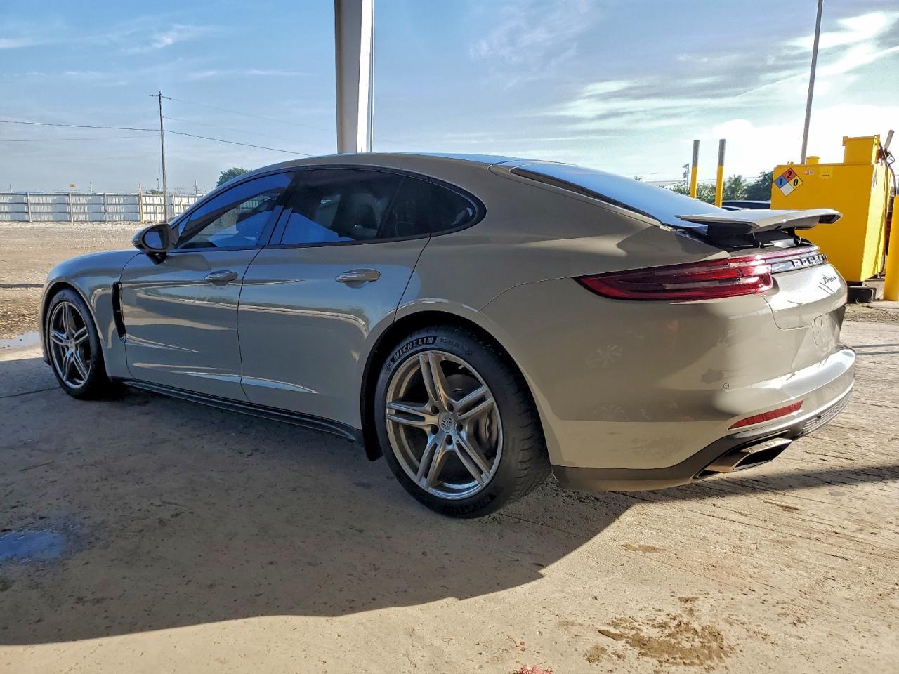 2018 Porsche Panamera 4 - Фото 2