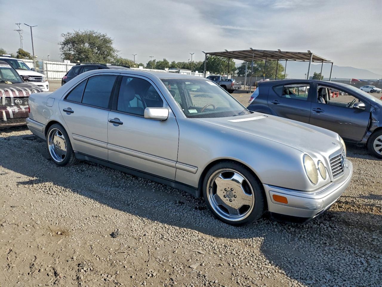 1997 Mercedes-Benz E 320 - Image 4