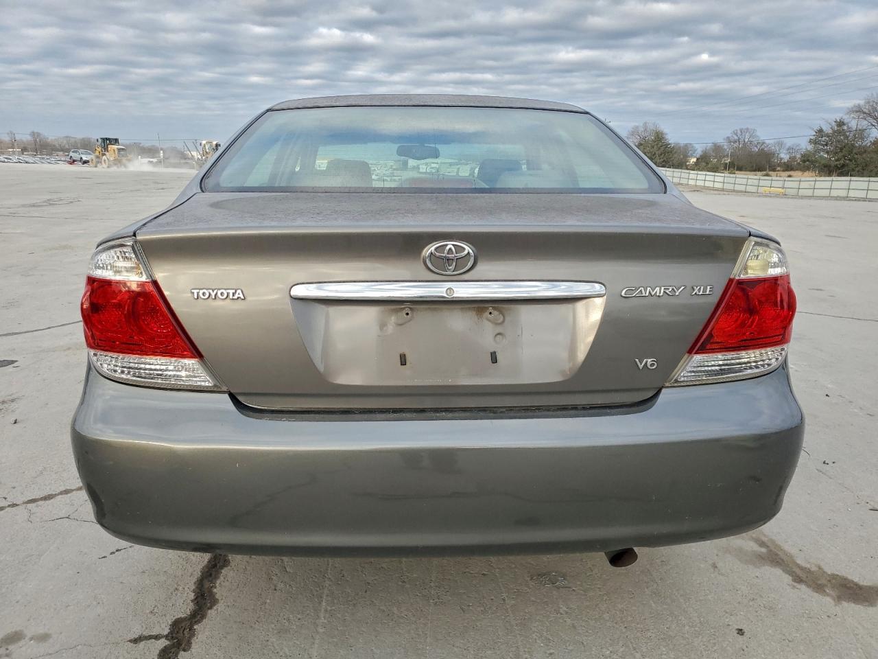 2005 Toyota Camry Le - Фото 6