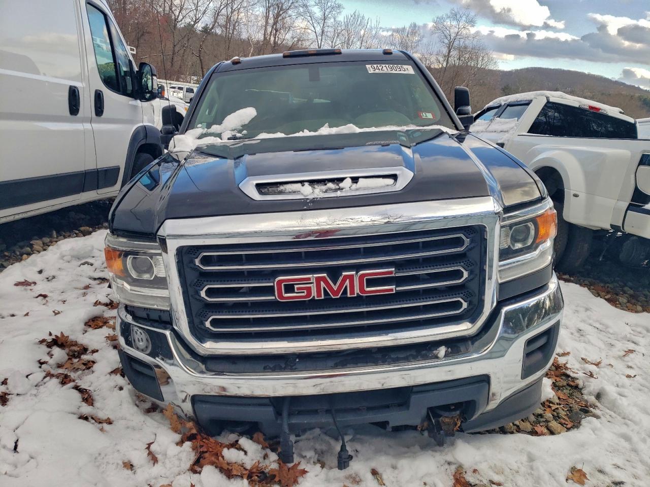 2018 GMC Sierra K3500 - Image 5