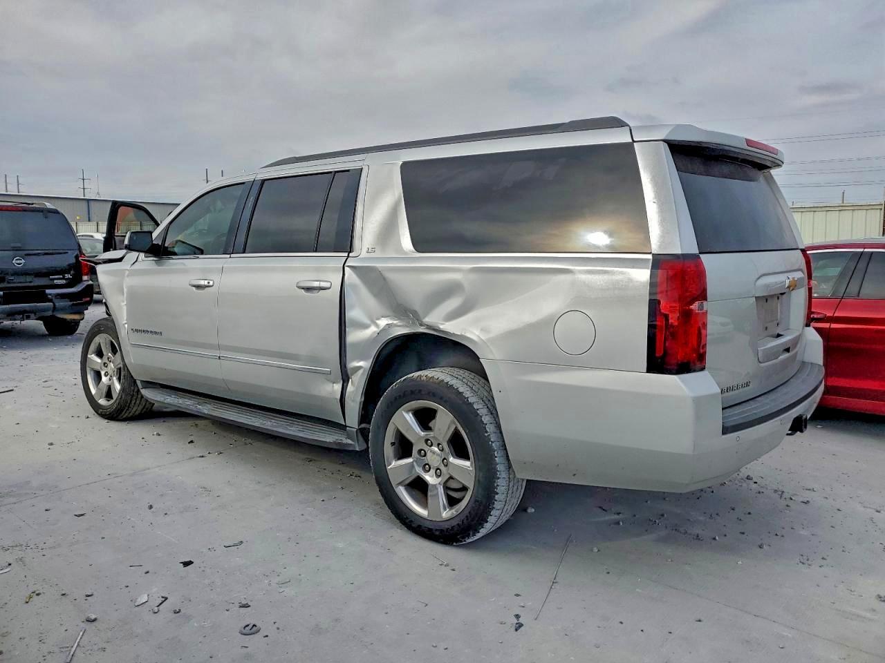2016 Chevrolet Suburban C1500 Ls - Фото 2