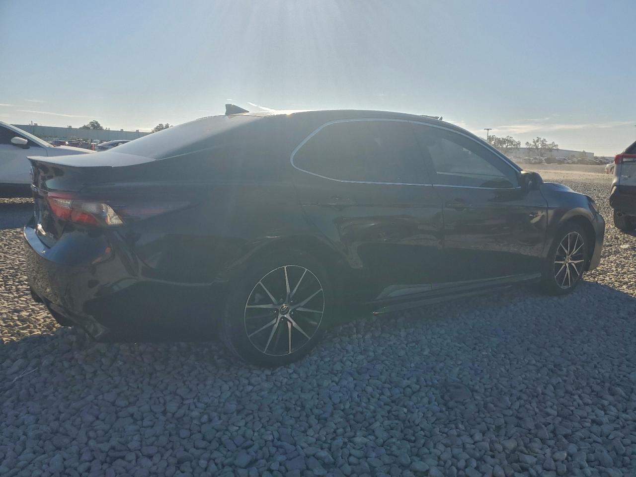 2020 Toyota Camry Se - Image 3