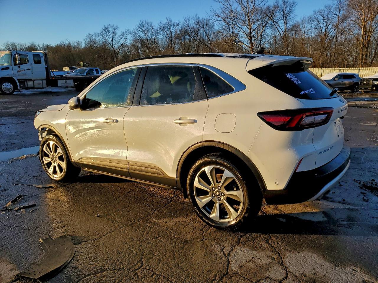 2023 Ford Escape Platinum - Фото 2