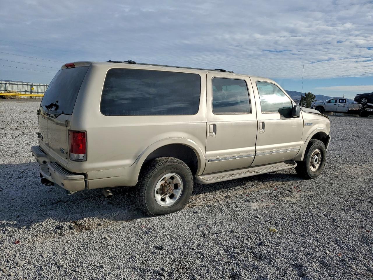2005 Ford Excursion Limited - Image 3