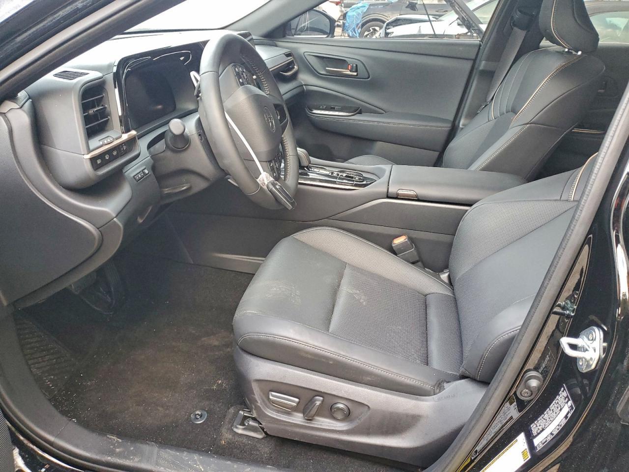 2025 Toyota Crown Signia Xle - Image 7