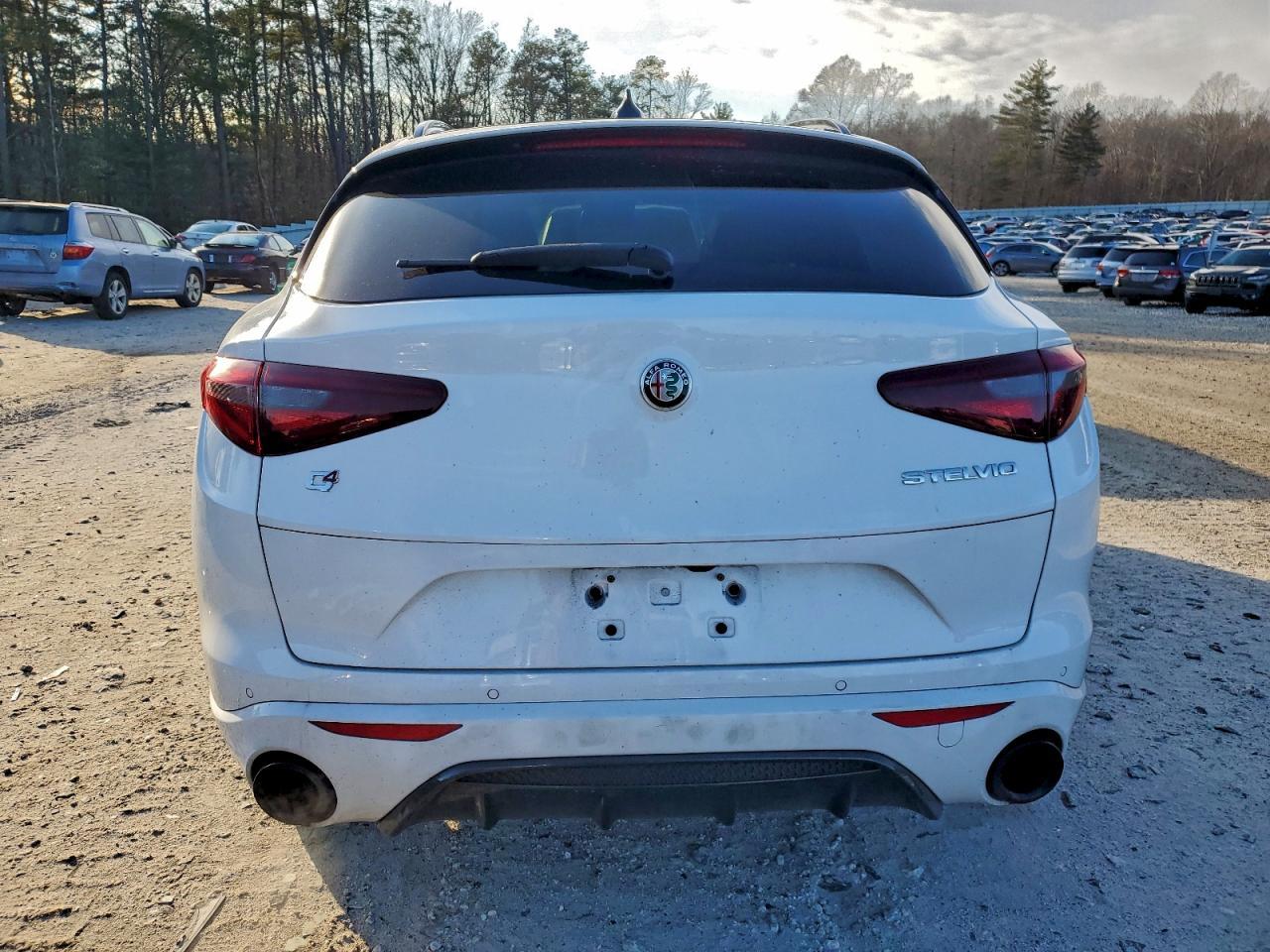 2022 Alfa Romeo Stelvio Ti - Image 6