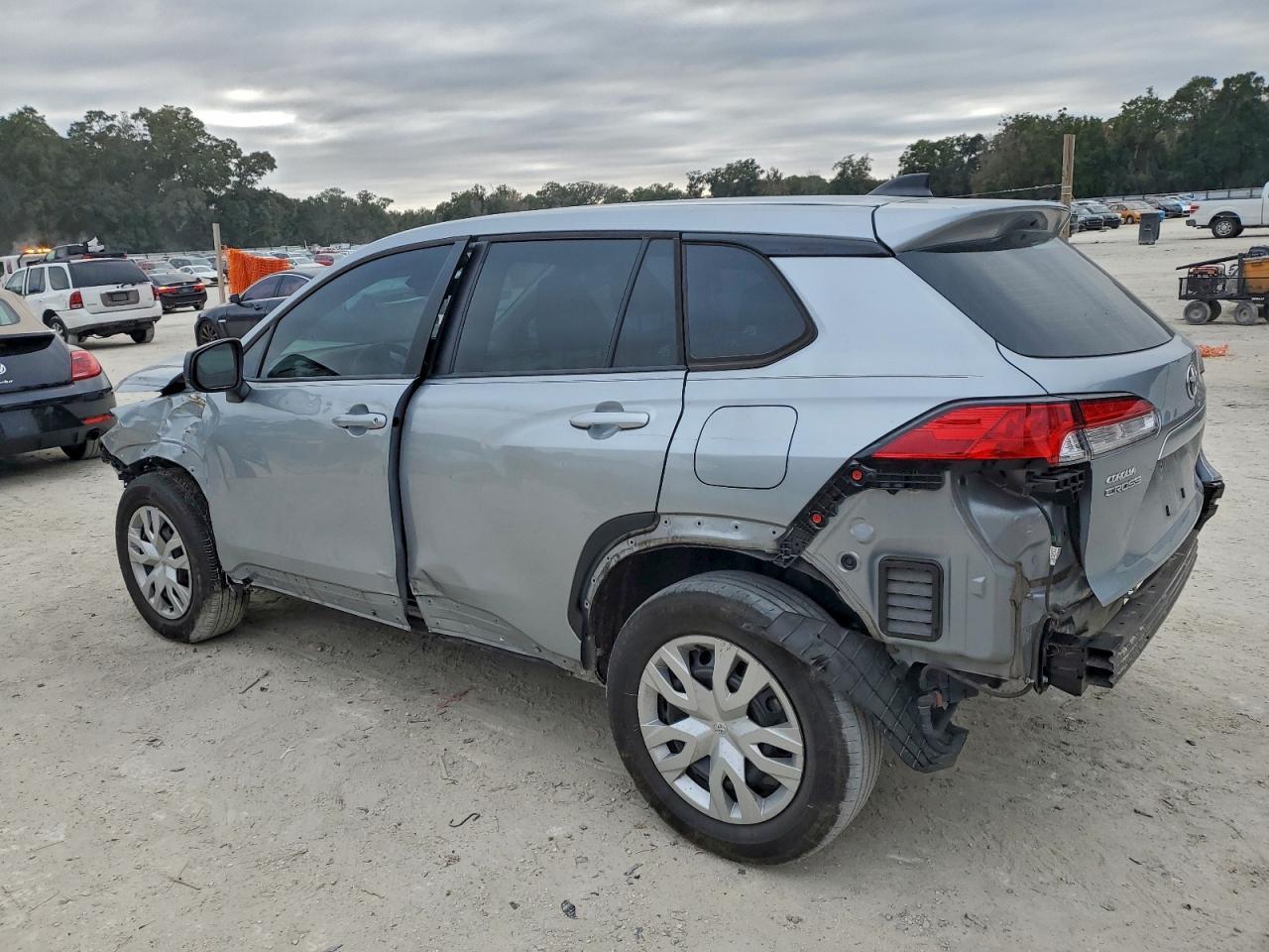 2022 Toyota Corolla Cross L - Image 2