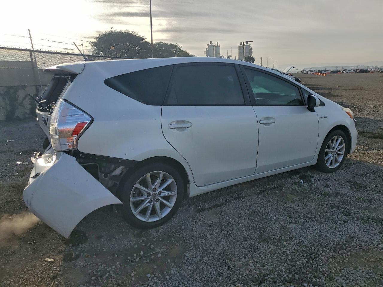 2012 Toyota Prius V - Фото 3