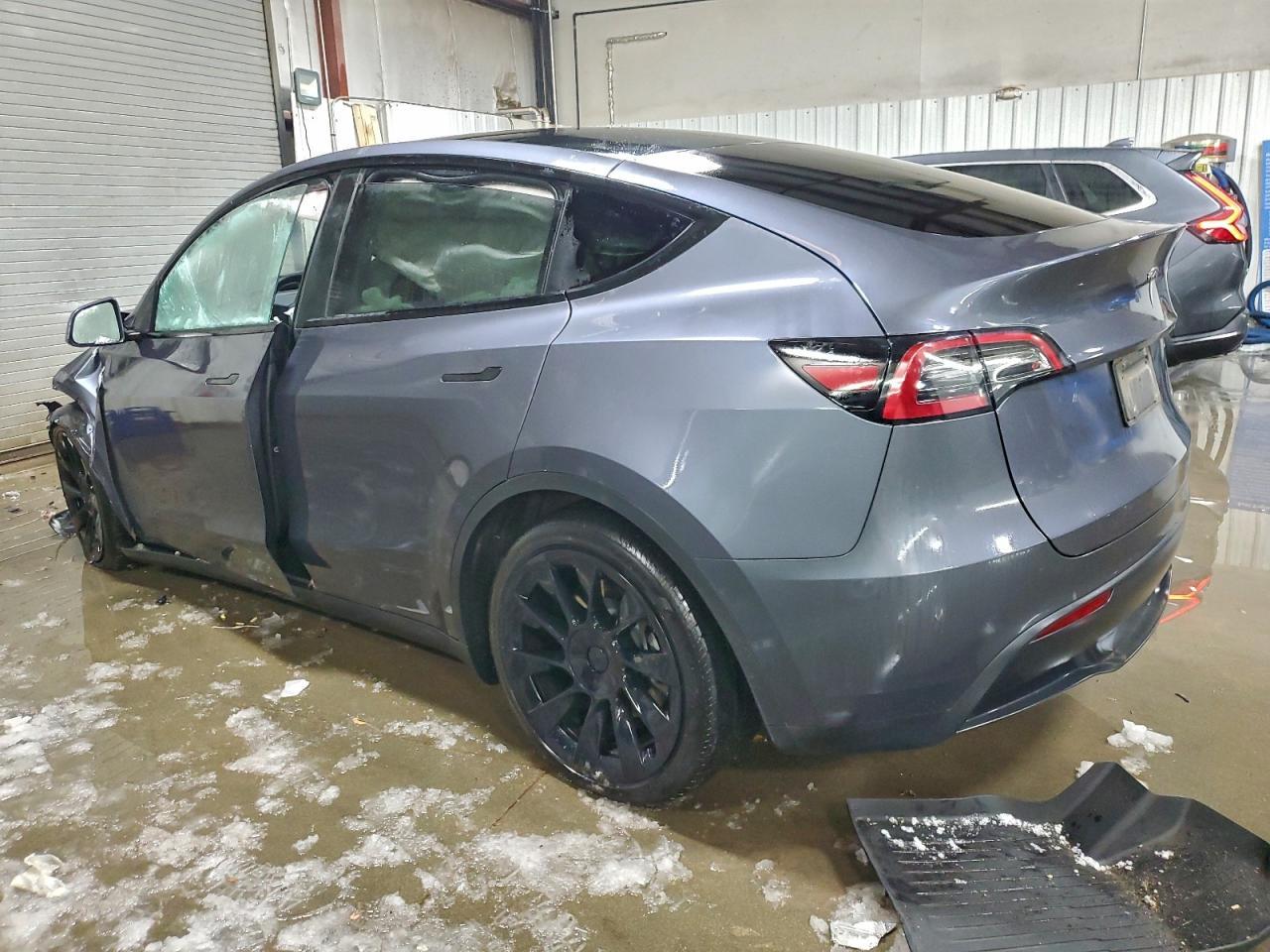 2023 Tesla Model Y - Image 2