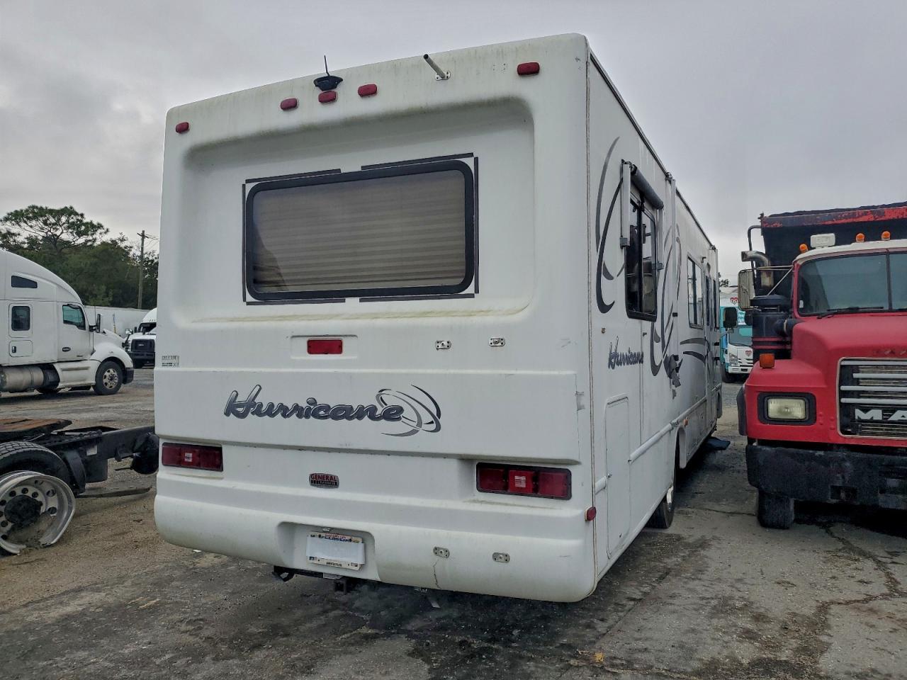 2002 Ford F550 Super Duty Hurricane Recreational Vehicle - Image 4
